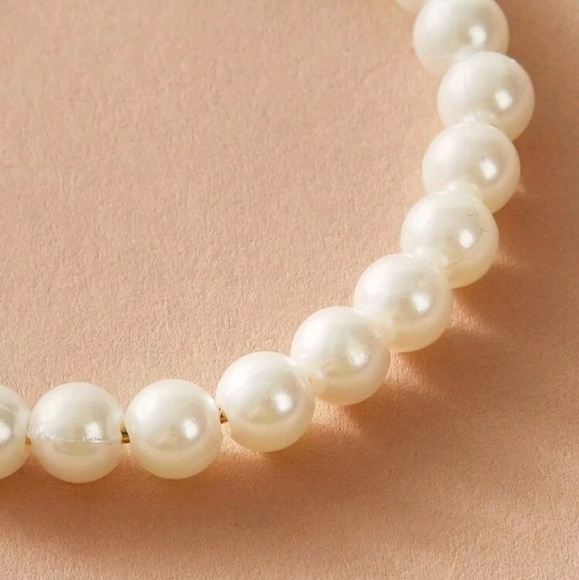 💖 2/$30 Women's Faux pearl beaded big gold plated hoop earrings - Picture 6 of 11